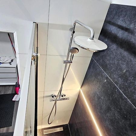Spoil Yourself With Style, Comfort And Luxury - Tony'S Studios Luxury Piteşti Buitenkant foto