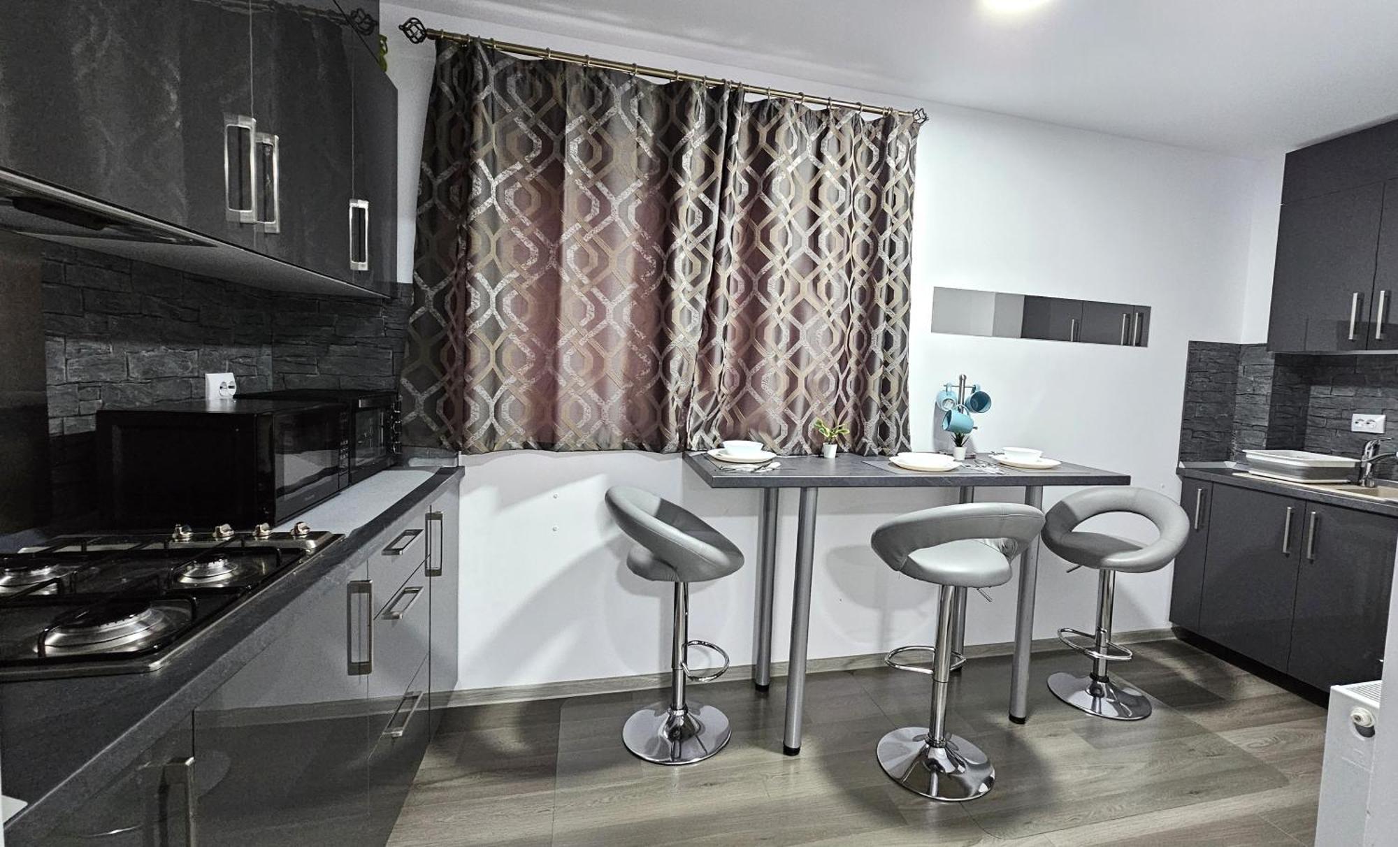 Spoil Yourself With Style, Comfort And Luxury - Tony'S Studios Luxury Piteşti Buitenkant foto