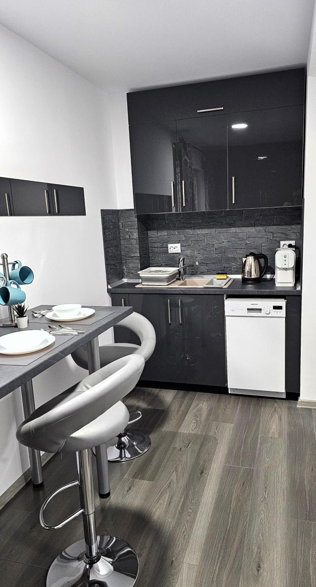 Spoil Yourself With Style, Comfort And Luxury - Tony'S Studios Luxury Piteşti Buitenkant foto